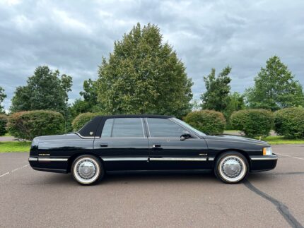 1997 Cadillac D'elegance Deville 73k Miles Sedan Gold Package V8 - $13,995